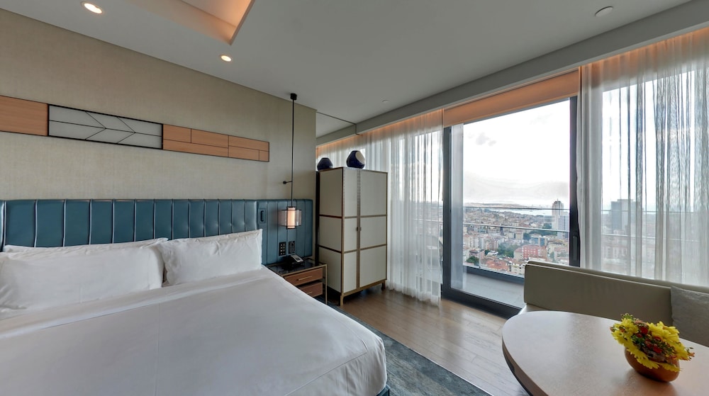 Skyline Queen Room with Two Queen Beds and City View