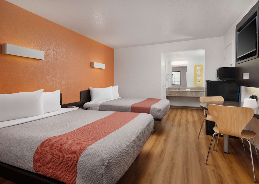Deluxe Room, 2 Double Beds, Non Smoking, Refrigerator & Microwave photo 1
