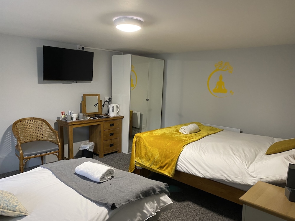 Superior Shared Dormitory, Ensuite photo 2