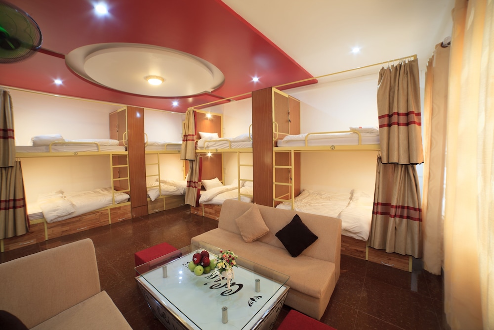Shared Dormitory, Men only