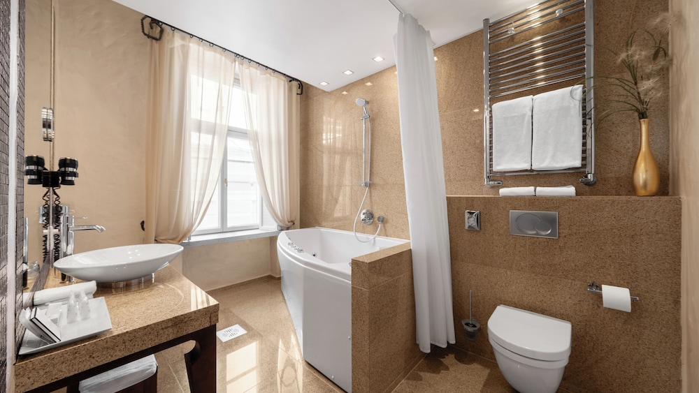 Suite - Photo 6