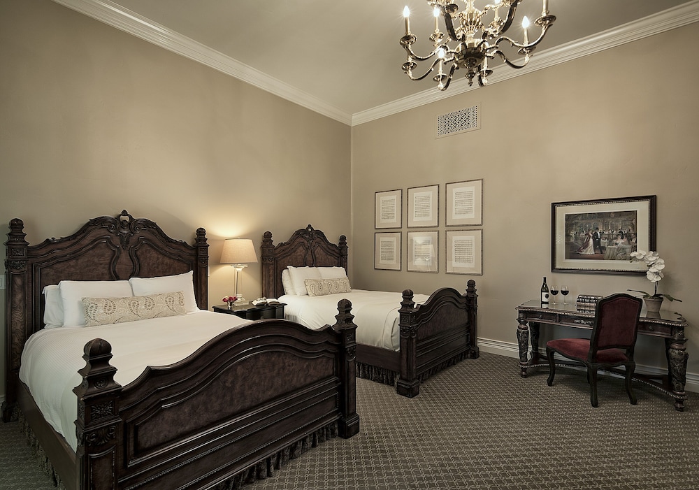 Superior Studio Suite, 2 Queen Beds (Genevieve Two Queen Suite) - Photo 1