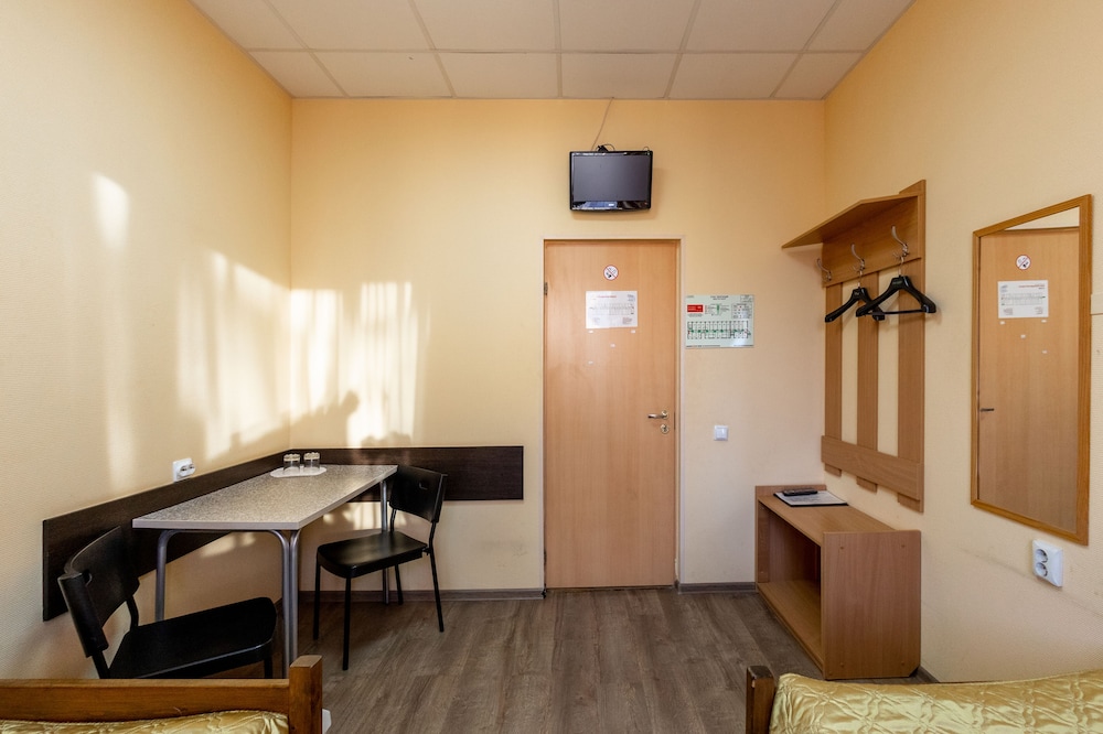 Standard Twin Room, Shared Bathroom photo 2