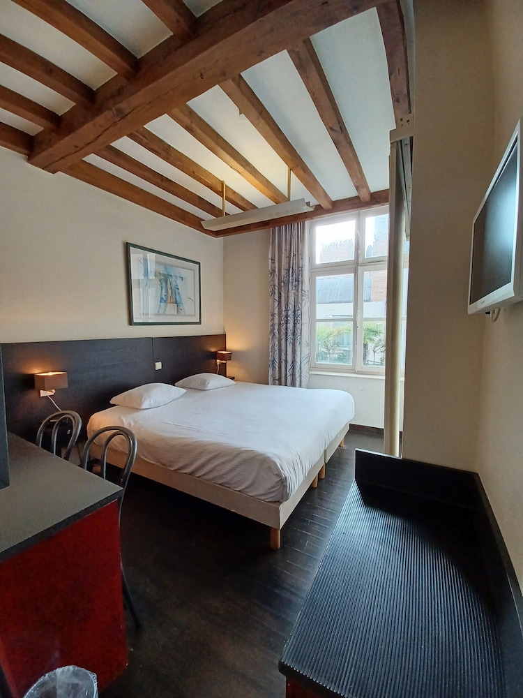 Standard Double Room - Photo 19