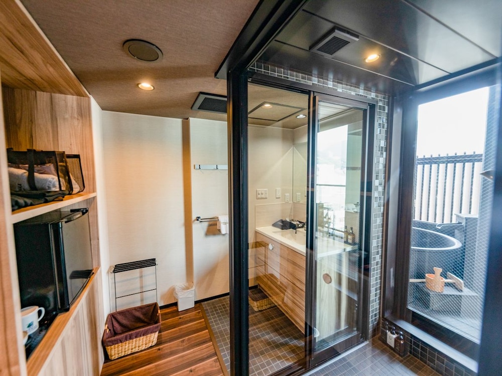 Western modern deluxe Japanese estern room with open-air bath, Non-Smoking - Photo 4