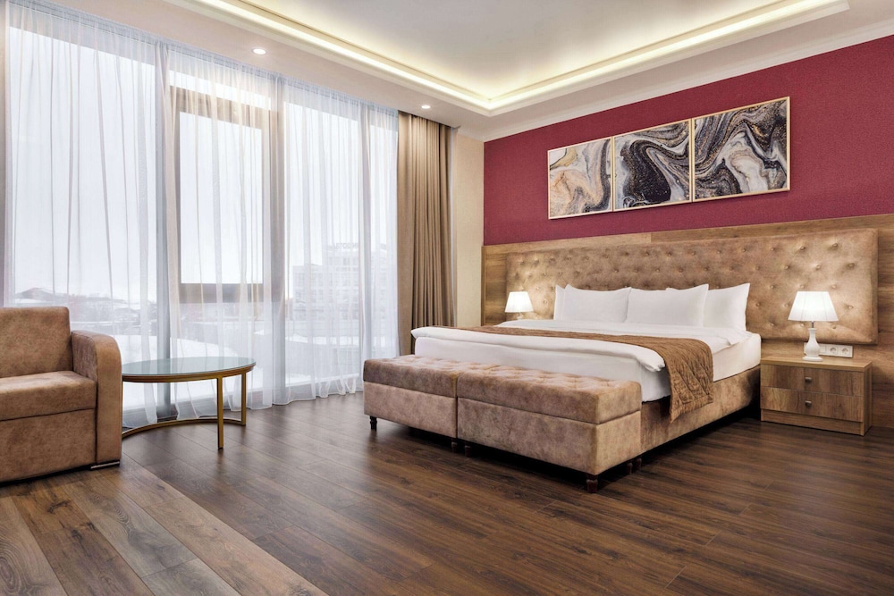 Room, 1 King Bed, Non Smoking (Mobility Accessible)
