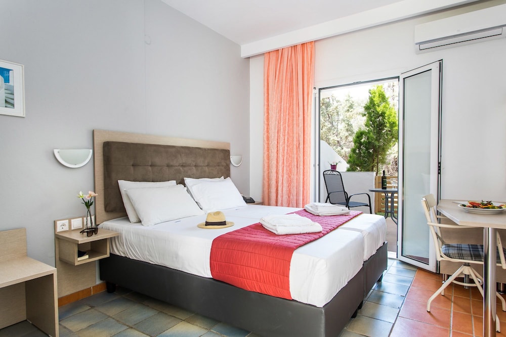 Standard Double Room, Garden View photo 2