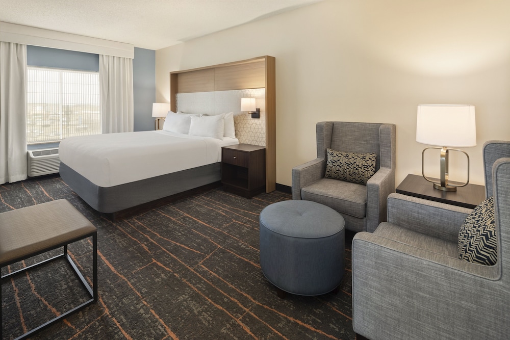 Suite, 1 King Bed, Mobility Accessible (Communications, Roll-In Shower) photo 2