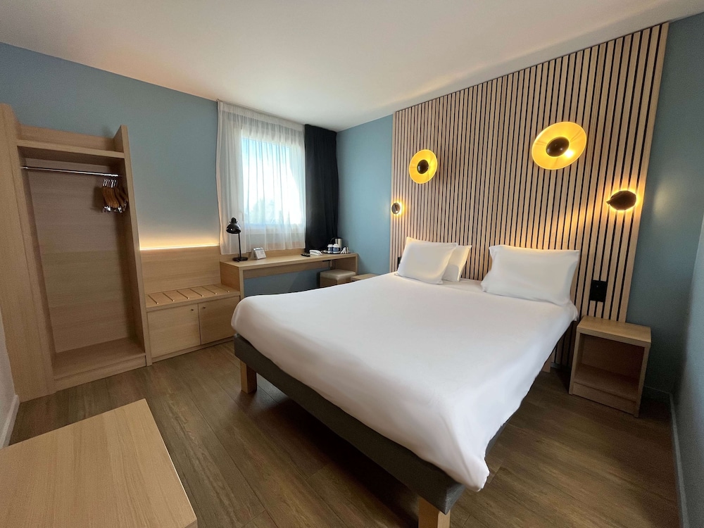 Superior Room, 1 Queen Bed, Non Smoking - Photo 6