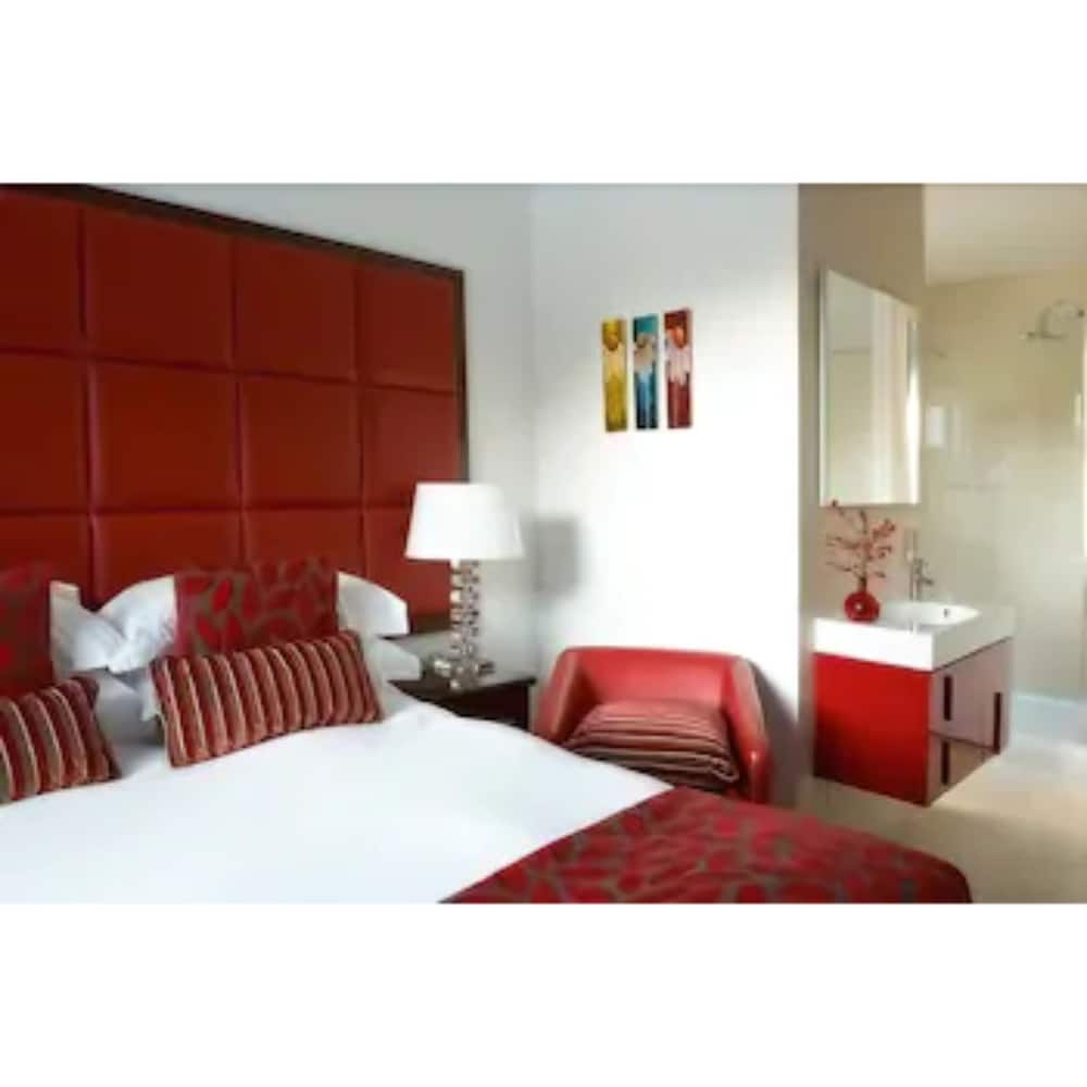 Luxury Double Room with Open Plan Bathroom (First Floor) photo 2