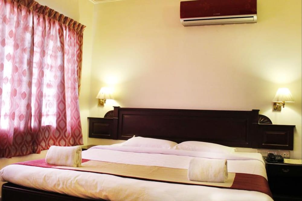 Deluxe Double Room, 1 King Bed, City View photo 3