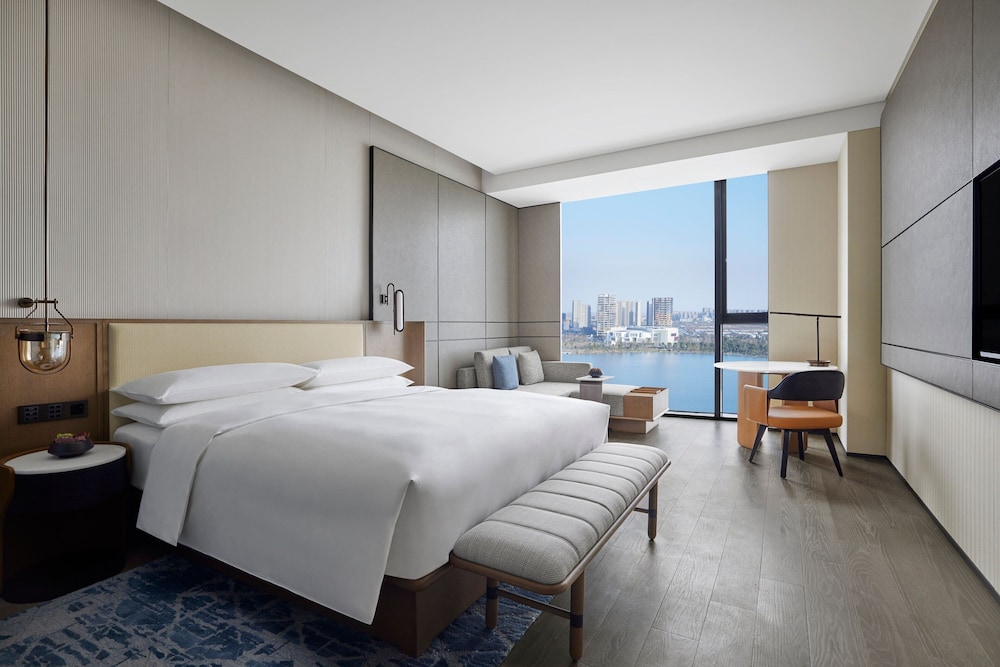 Executive Room, 2 Twin Beds, Lake View - Photo 4