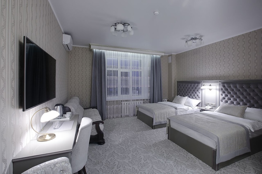 Standard Twin Room (2 large twin beds and sofa bed) photo 1