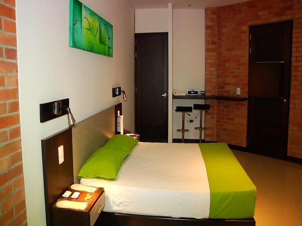 Deluxe Suite, 1 Double Bed, Jetted Tub photo 1