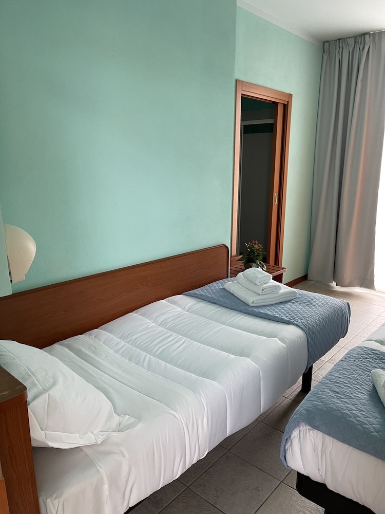 Economy Twin Room