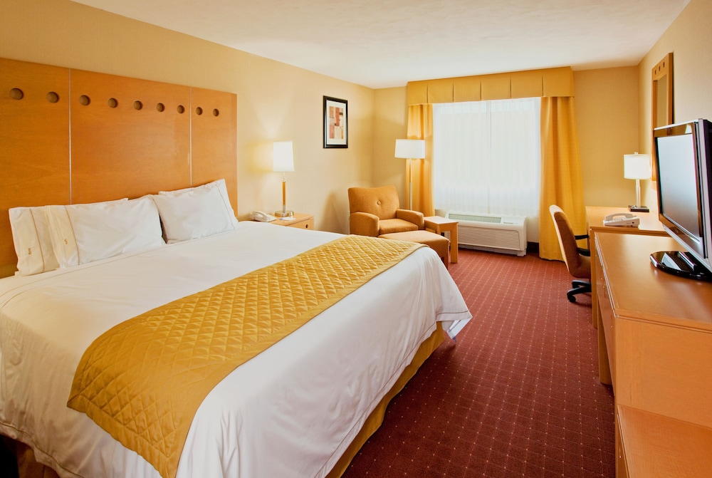 Suite, 1 King Bed - Photo 2