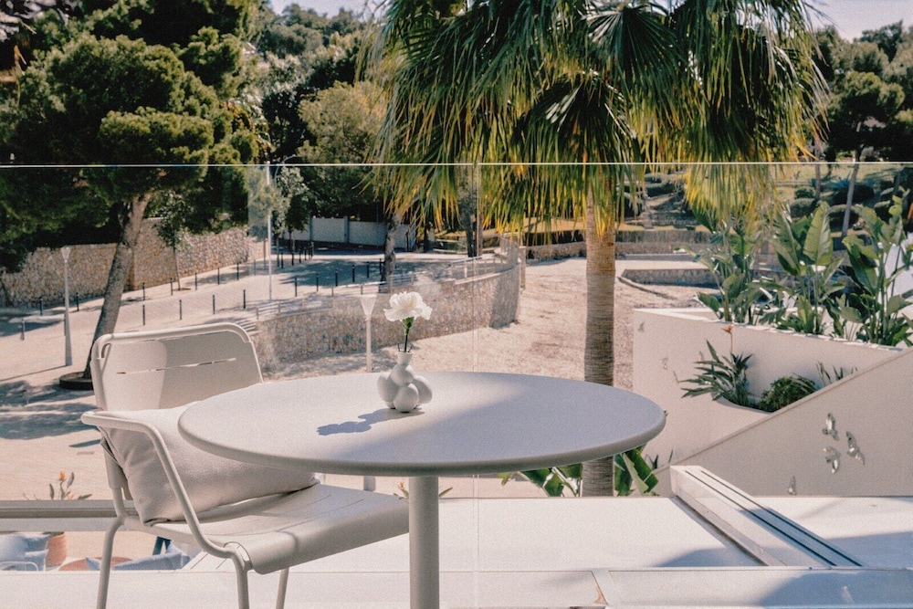 Executive Double Room, Balcony (by Marcel Wanders) Executive Double Room, Balcony (by Marcel Wanders)