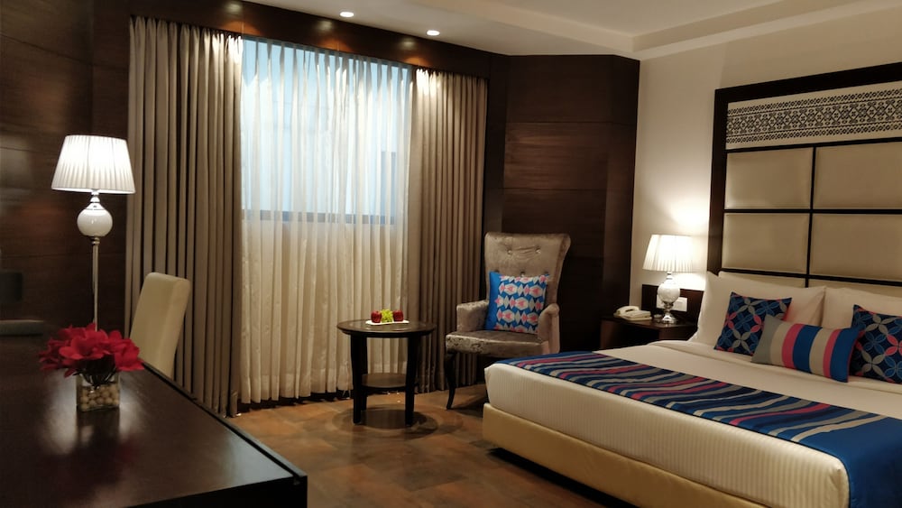 Premium Room, 1 King Bed (Premium King Room) photo 3