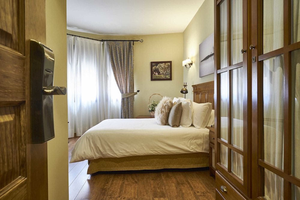 Design Suite, 1 Queen Bed - Photo 17