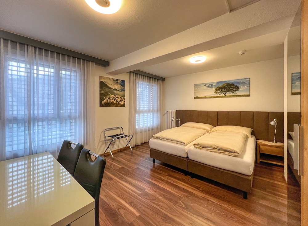 3-bedroom apartment with mountain views