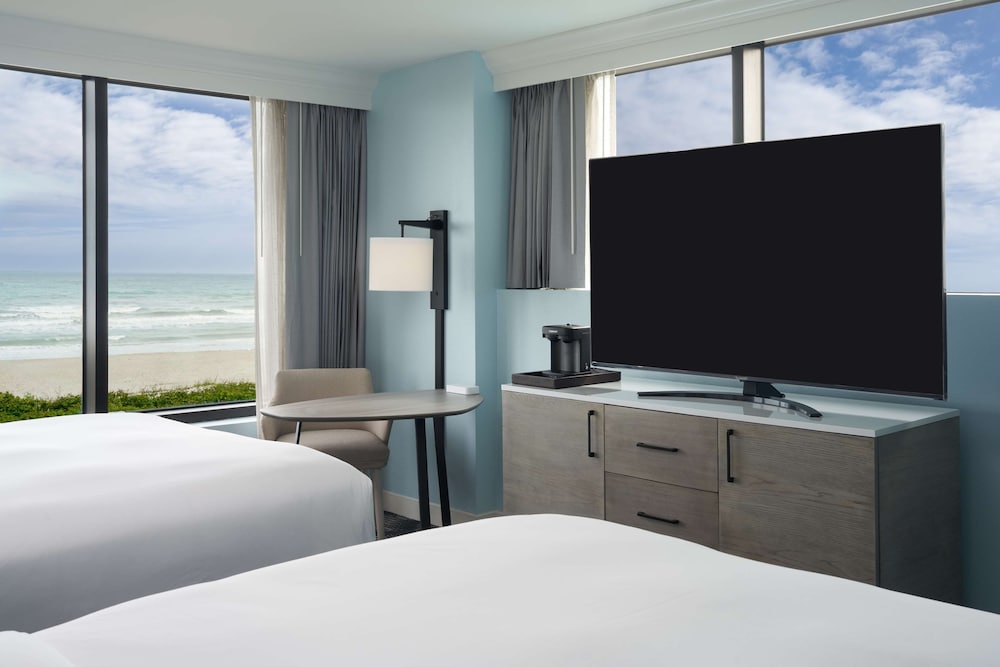 Room, 2 Queen Beds, Oceanfront - Photo 7