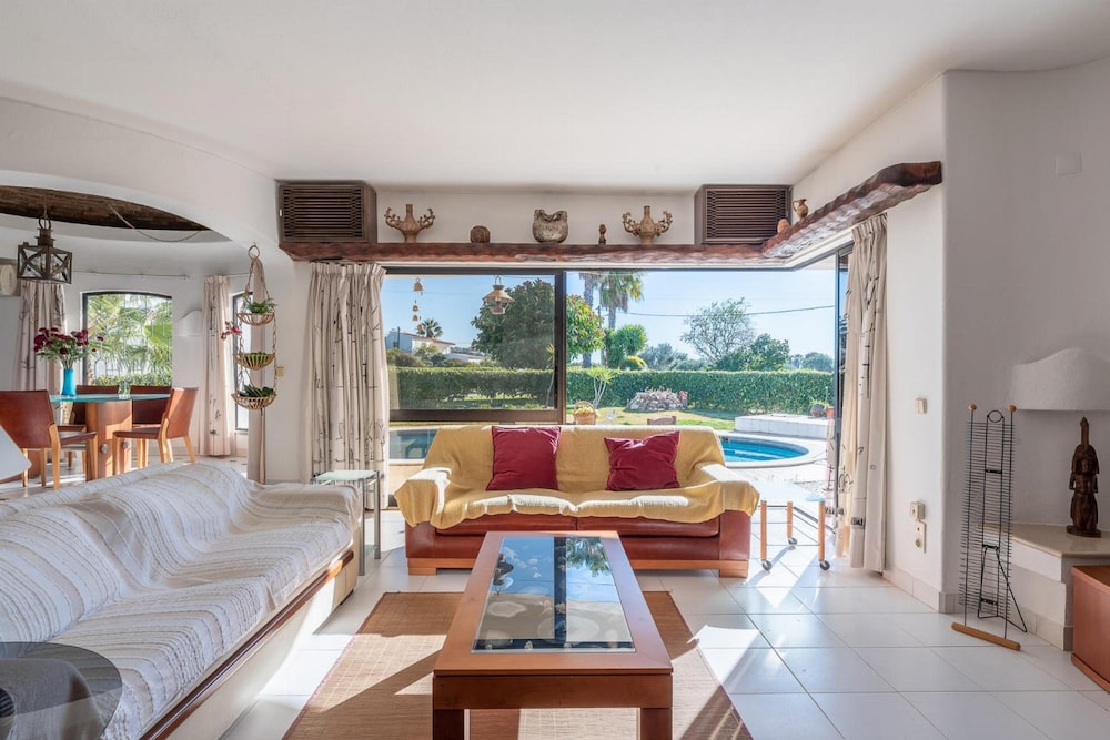 Villa photo 3