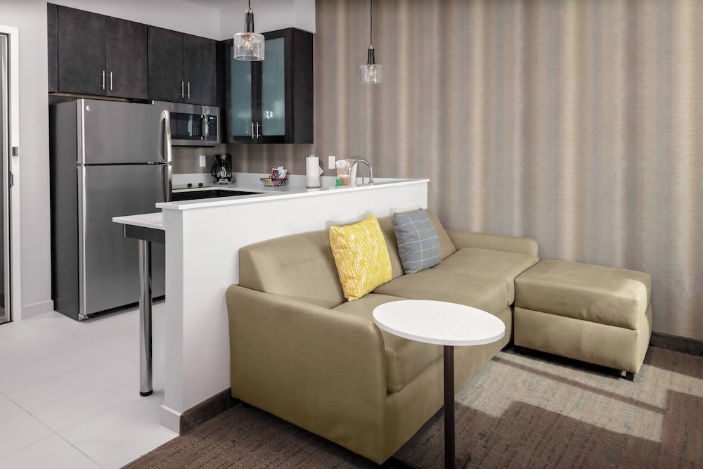 Suite, 1 Bedroom, Corner - Photo 6
