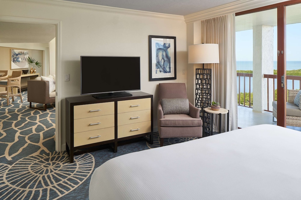 Suite, 1 King Bed (Gulf View) photo 3