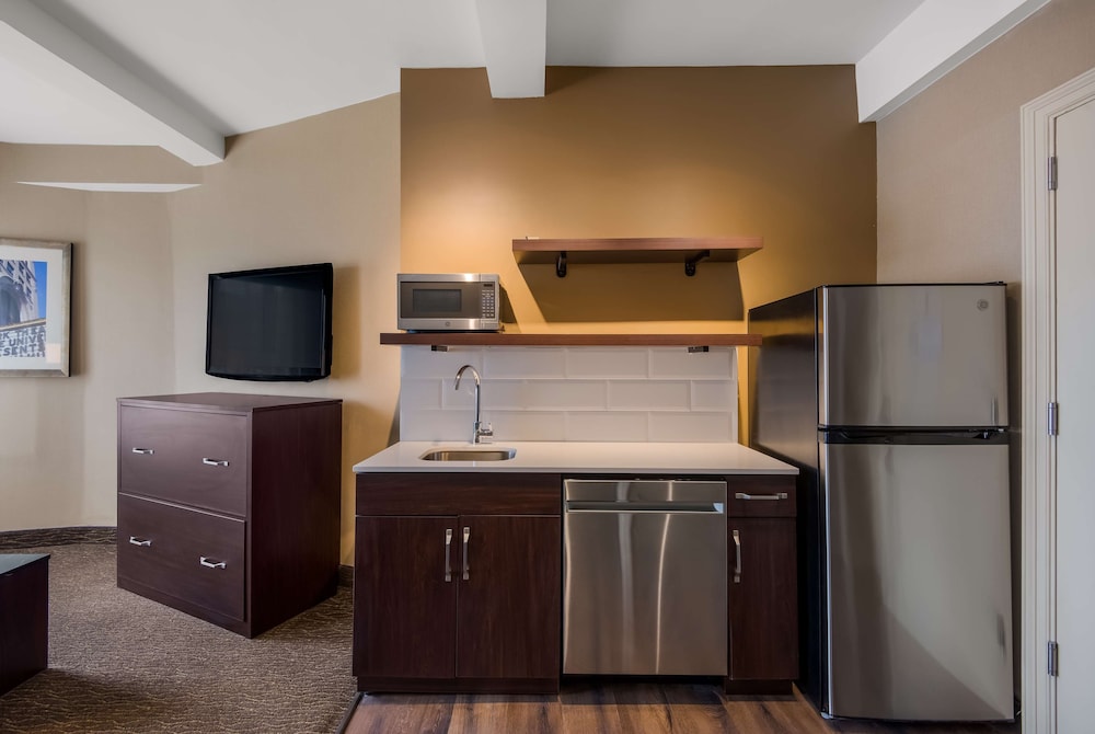 Suite, 1 King Bed, Non Smoking, Kitchenette (Living Room;with Sofabed) - Photo 2