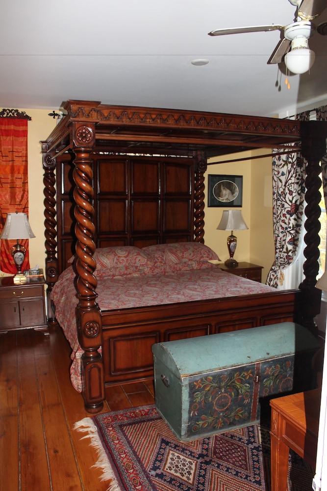 Deluxe Room, 1 King Bed (Tudor)