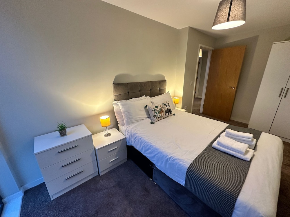 Three Bedroom Apartment - Photo 9