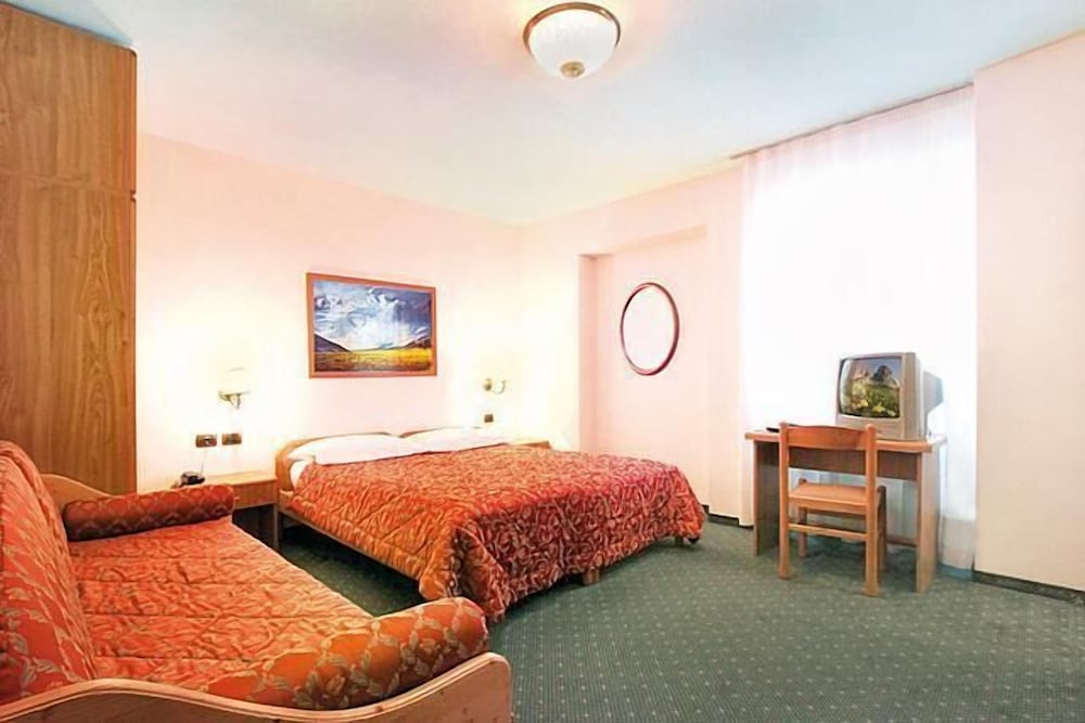 Classic Quadruple Room