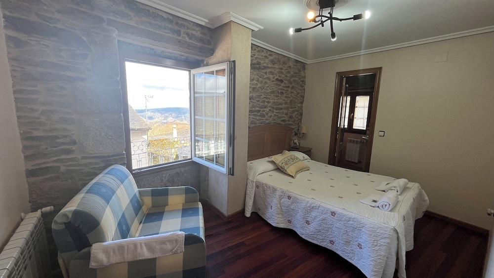 Double Room - Photo 6
