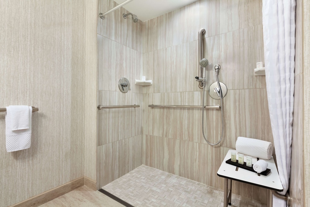 Suite, Accessible, Non Smoking - Photo 5