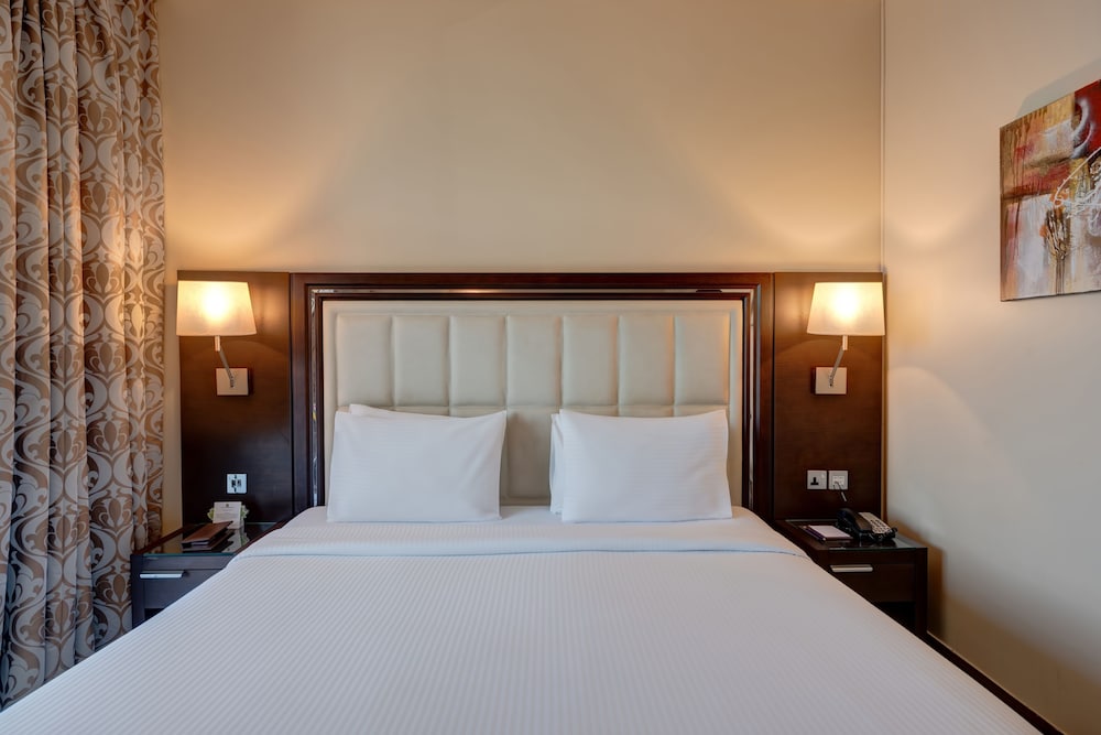Superior Room, 1 King Bed (Creek view)