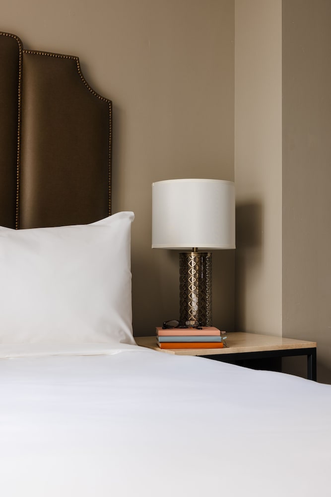 Deluxe Room, 1 Queen Bed - Photo 12