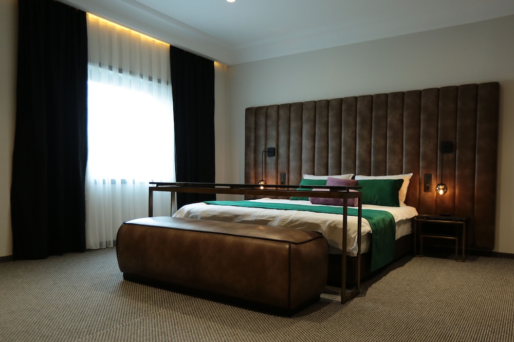 Executive Suite, 1 Queen Bed, City View photo 1
