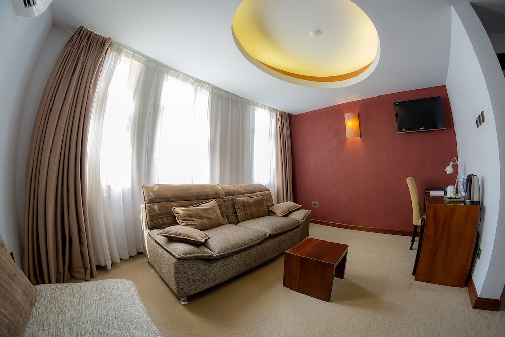 Business Suite photo 3
