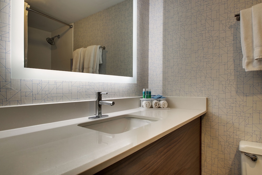 Room, 1 Queen Bed, Accessible (Communications/Mobility Accessible) - Photo 7