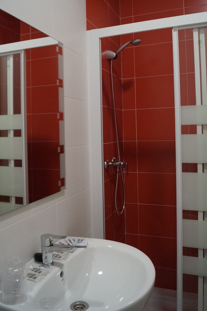 Double Room Single Use - Photo 4
