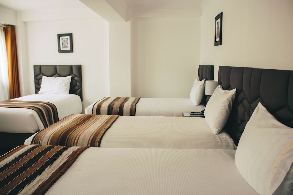 Family Quadruple Room, 1 Bedroom, Mobility Accessible, Mountain View photo 3