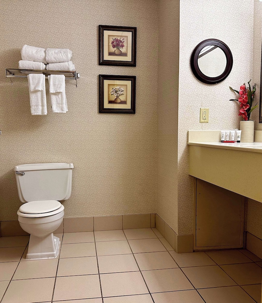 Room, 2 Queen Beds, Accessible (Hearing Accessible) - Photo 8