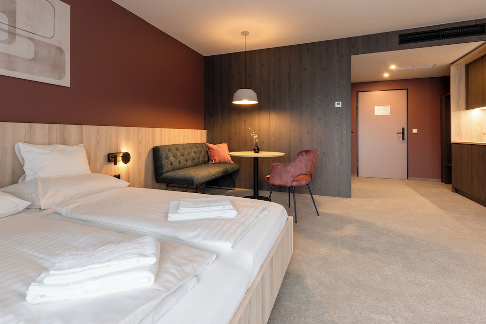 Grand Double Room, Roll-in Shower photo 2