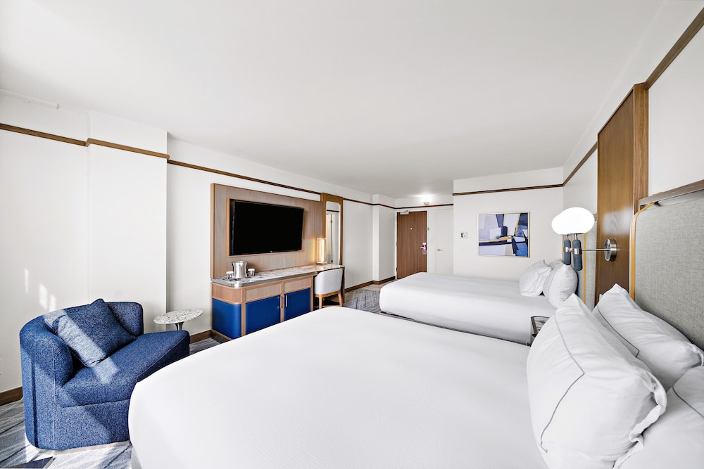 Room, 2 Queen Beds, Accessible, Poolside (Hearing) - Photo 2