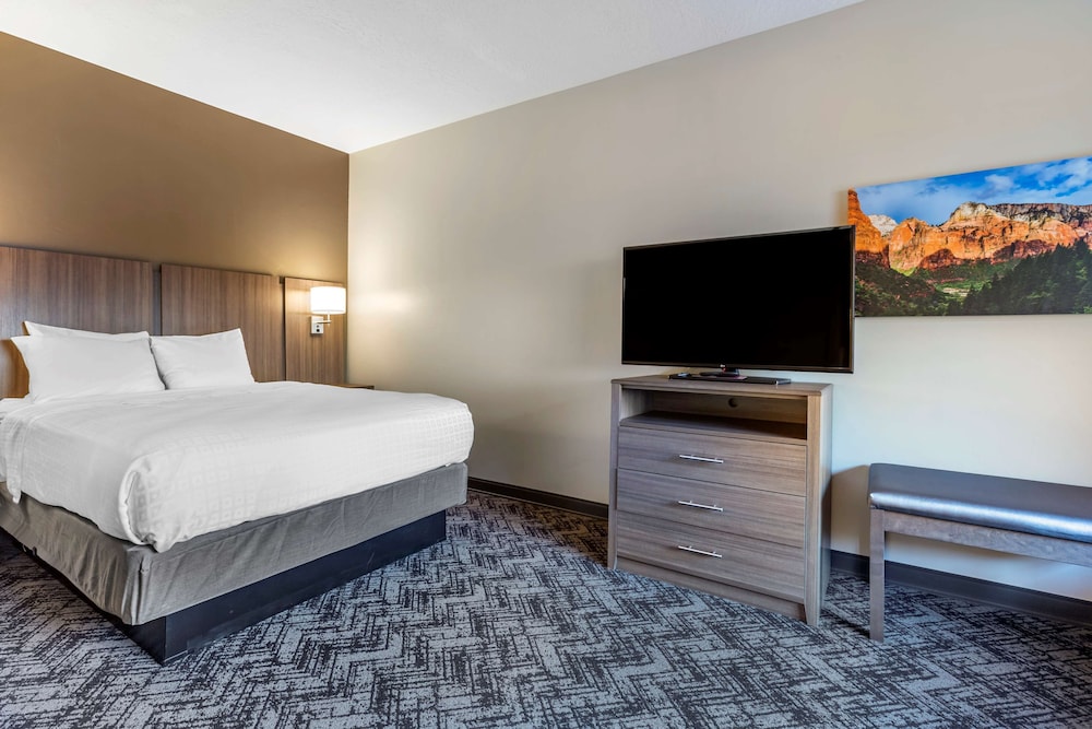 Family Suite, Multiple Beds, Non Smoking, Refrigerator & Microwave photo 1