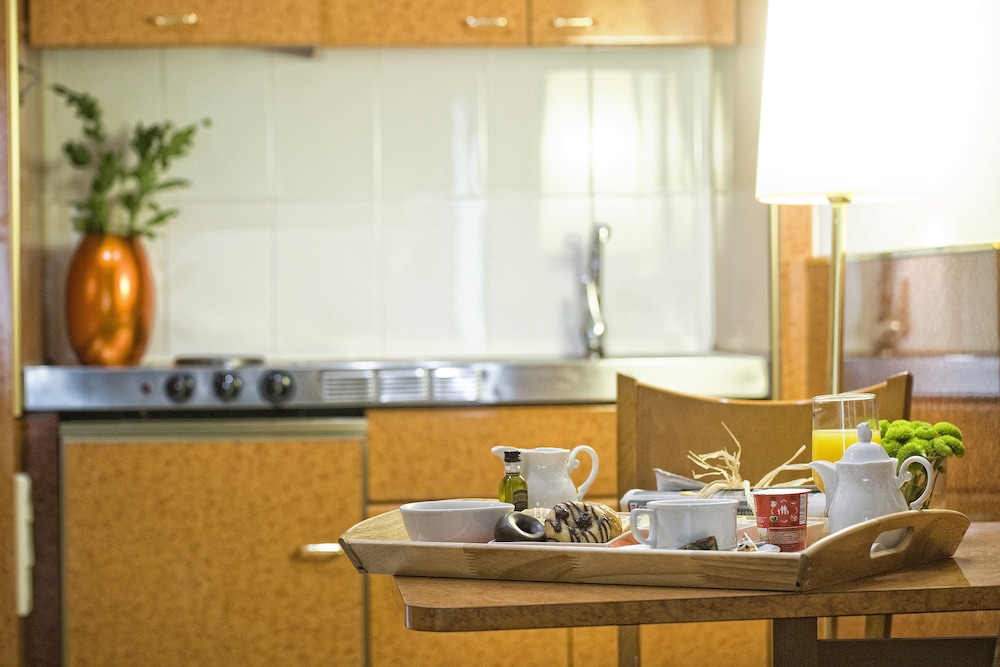Standard Suite, Kitchenette photo 3