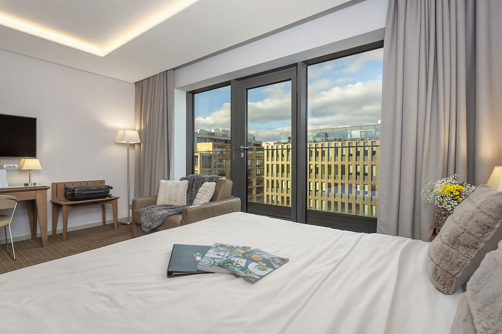Executive Double or Twin Room, Balcony (with Sofa Bed)