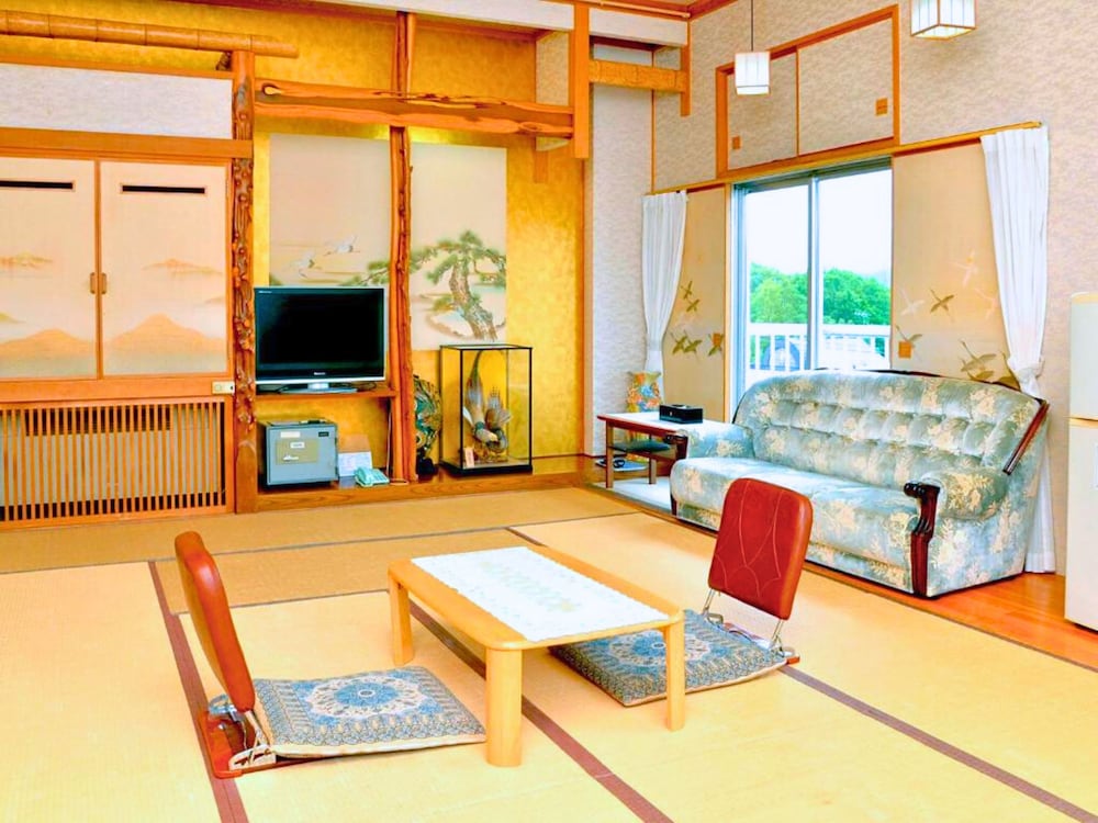 Standard Japanese-Style Room, Up to 6 people - Photo 5