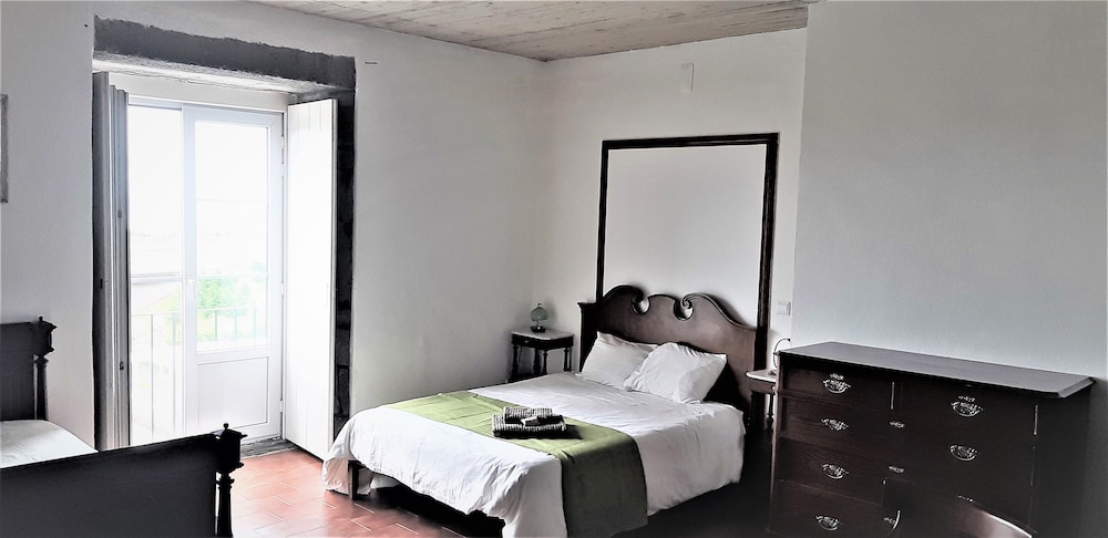 Classic Twin Room, Multiple Beds, Shared Bathroom (6)