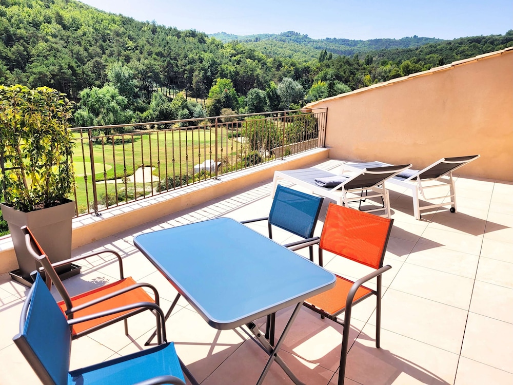 Suite, terrasse, vue golf Suite, terrasse, vue golf